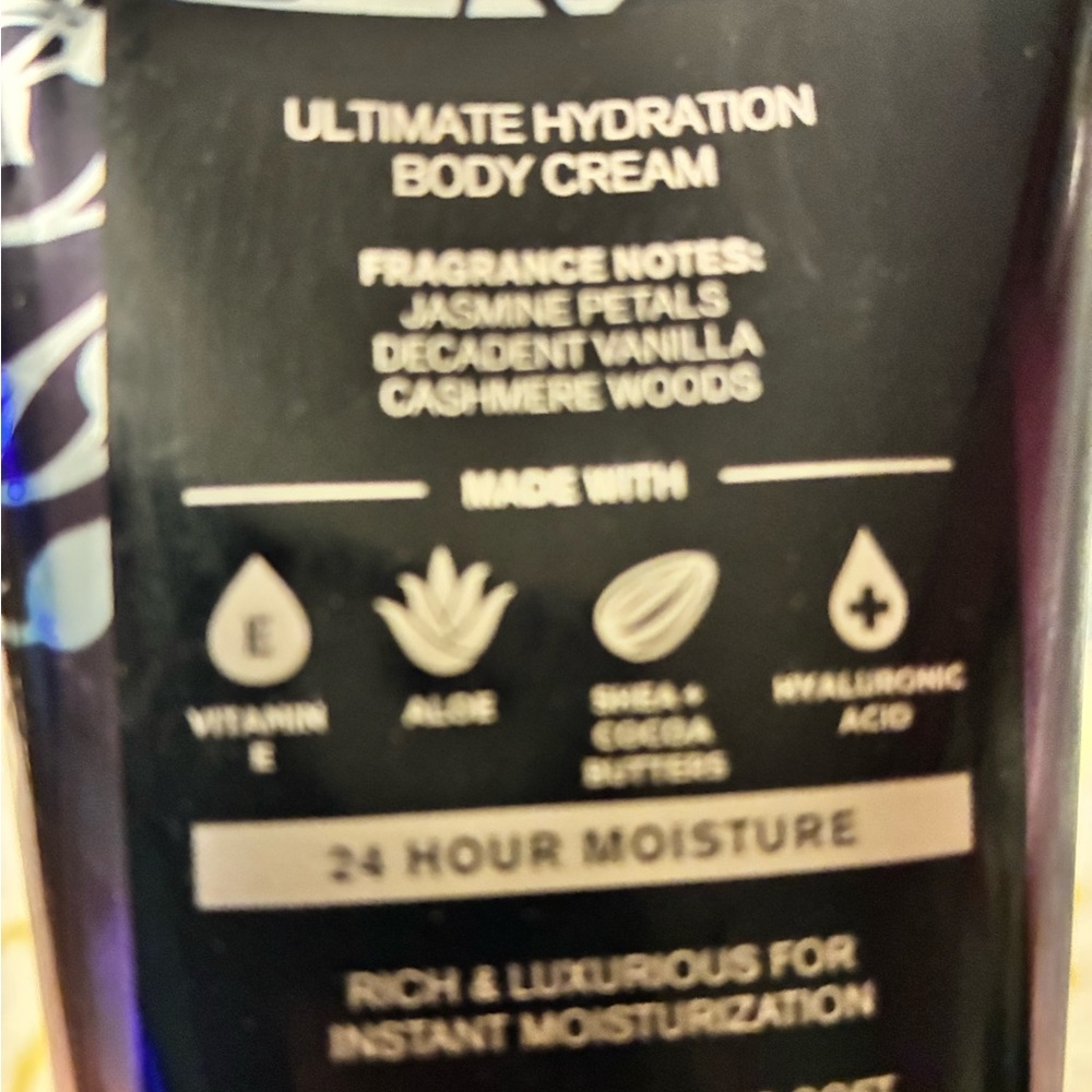 Bath & Body Works 🆕 Forever Red ( Vanilla Rum) 3 Pc Set - Picture 3 of 5
